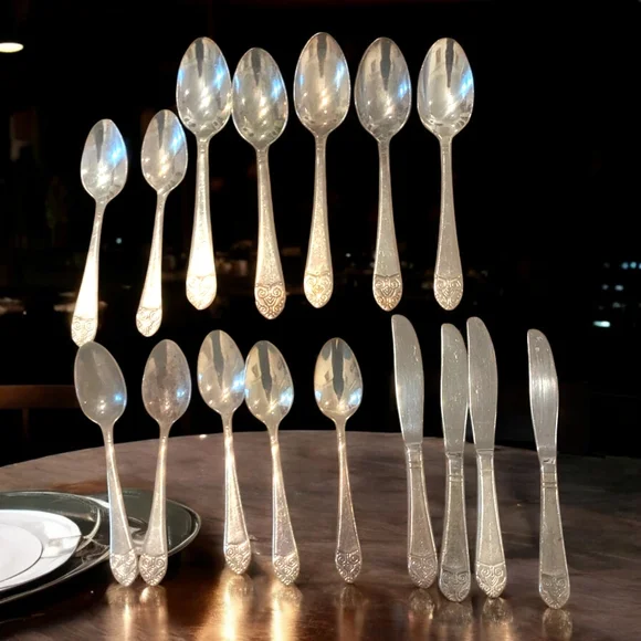 Waldorf Astoria Flatware Bundle - Picture 2 of 12